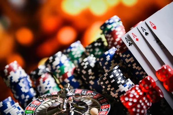 Lucky Neko slot game reel layout and paytable on dotatogel